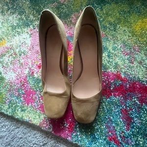 Beige suede Kate spade shoes